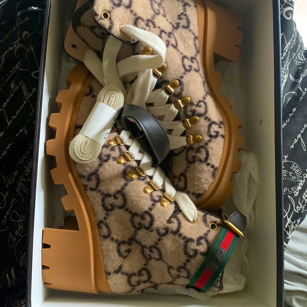 Women Gucci boots size 38 worn once